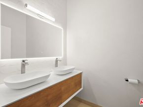 215 Windward Avenue, Venice CA 90291