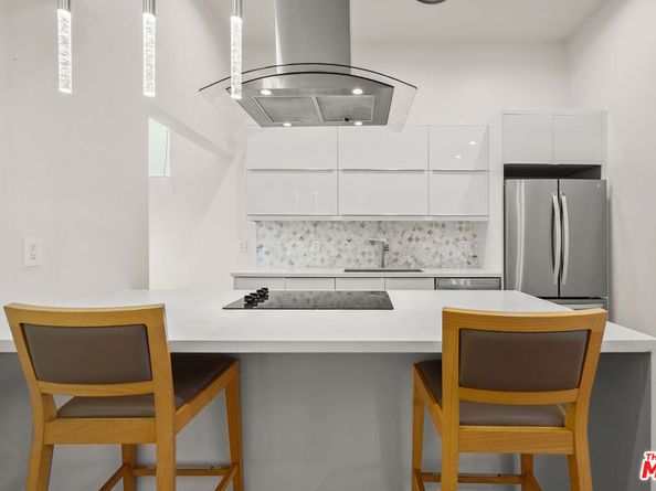 215 Windward Avenue, Venice CA 90291