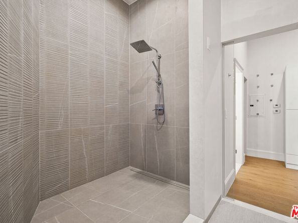 215 Windward Avenue, Venice CA 90291