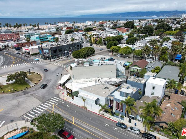 215 Windward Avenue, Venice CA 90291