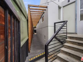 215 Windward Avenue, Venice CA 90291