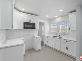 5600 S Manhattan Place, Los Angeles CA 90062