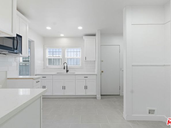 5600 S Manhattan Place, Los Angeles CA 90062