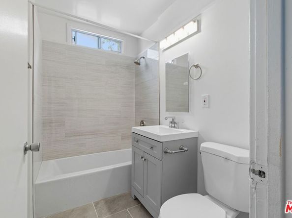 5600 S Manhattan Place, Los Angeles CA 90062