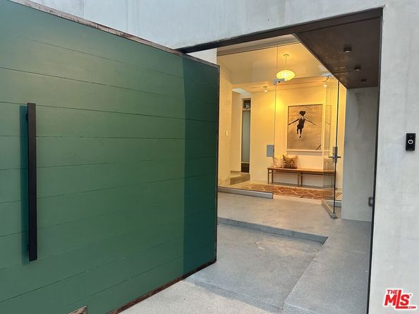 2257 Chelan Drive, Los Angeles CA 90068