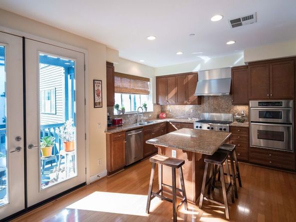 5700 Seawalk Drive 8, Los Angeles CA 90094