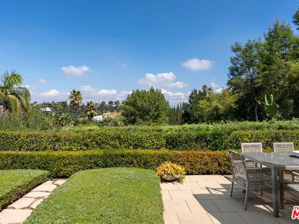 2206 Sunset Crest Drive, Los Angeles CA 90046