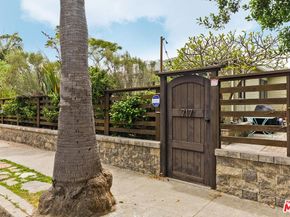 717 Coeur D Alene Avenue, Venice CA 90291