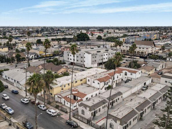 520 W 82nd Street, Los Angeles CA 90044