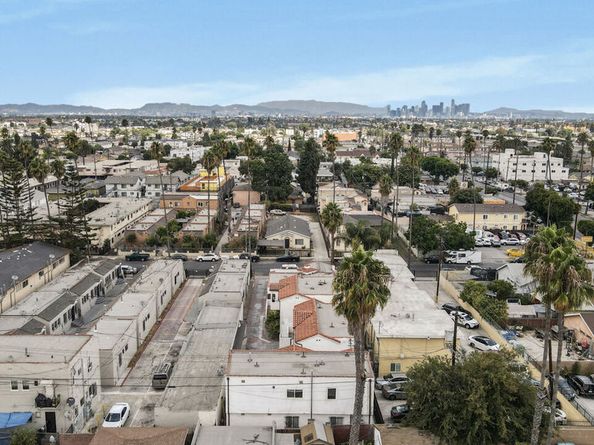 520 W 82nd Street, Los Angeles CA 90044