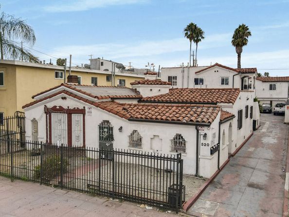 520 W 82nd Street, Los Angeles CA 90044