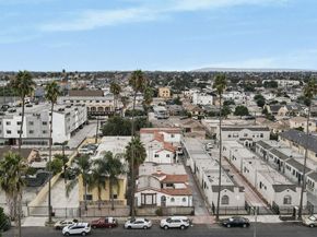 520 W 82nd Street, Los Angeles CA 90044