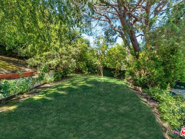 17040 Rancho Street, Encino CA 91316