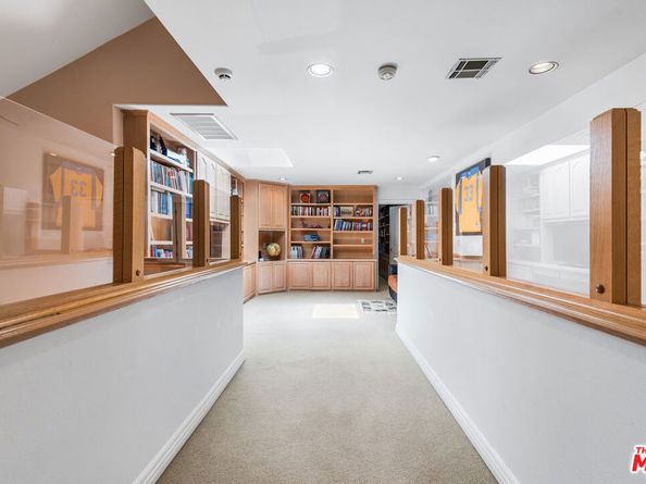 17040 Rancho Street, Encino CA 91316