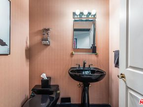 17040 Rancho Street, Encino CA 91316