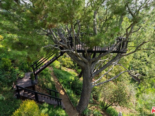 2652 Byron Place, Los Angeles CA 90046
