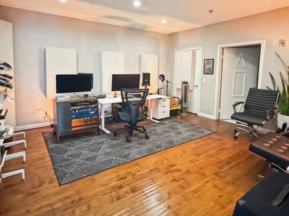 326 Westminster Avenue 404, Los Angeles CA 90020