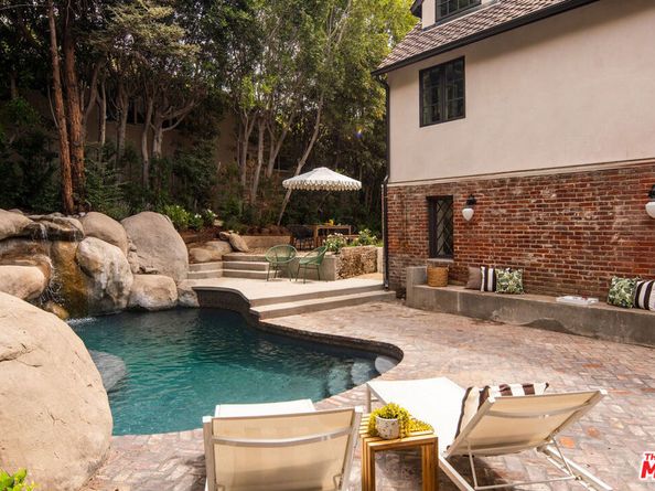 2246 N Edgemont Street, Los Angeles CA 90027