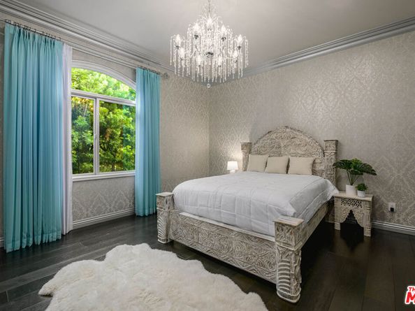 4705 Los Feliz Boulevard, Los Angeles CA 90027