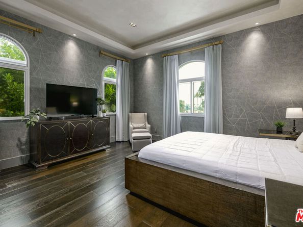 4705 Los Feliz Boulevard, Los Angeles CA 90027