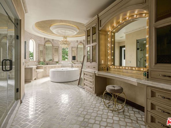 4705 Los Feliz Boulevard, Los Angeles CA 90027