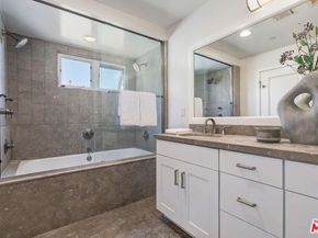 2512 28th Street 101, Santa Monica CA 90405