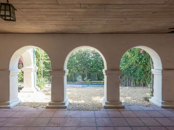 7464 Hillside Avenue, Los Angeles CA 90046