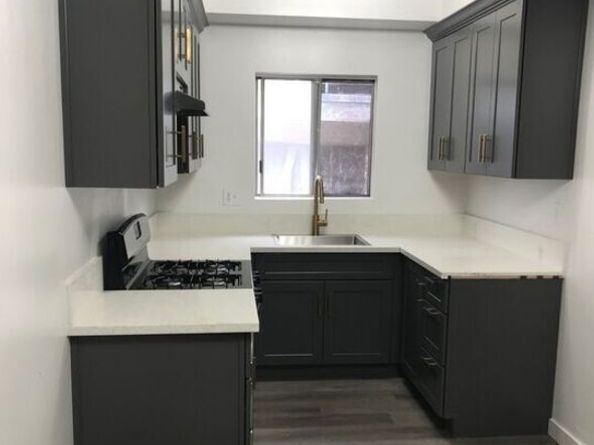 5732 Lexington Avenue, Los Angeles CA 90038