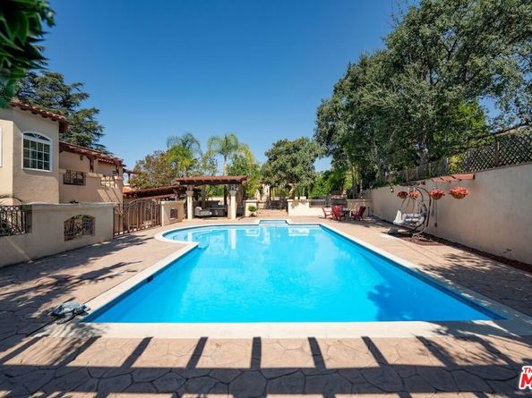 828 S Sunset Canyon Drive, Burbank CA 91501