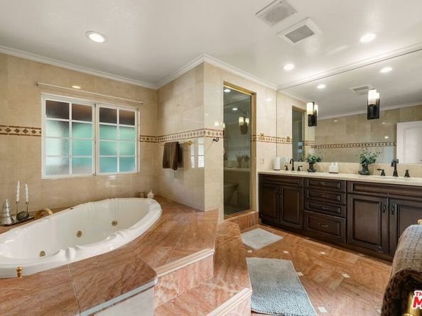 828 S Sunset Canyon Drive, Burbank CA 91501