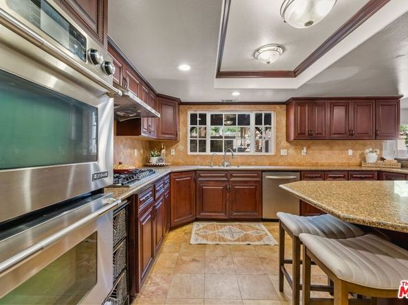 828 S Sunset Canyon Drive, Burbank CA 91501