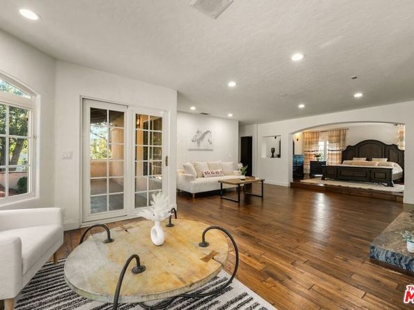 828 S Sunset Canyon Drive, Burbank CA 91501