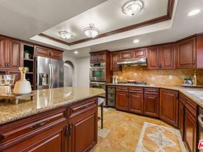 828 S Sunset Canyon Drive, Burbank CA 91501