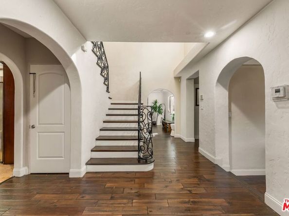 828 S Sunset Canyon Drive, Burbank CA 91501