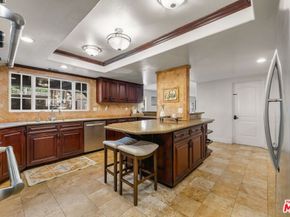 828 S Sunset Canyon Drive, Burbank CA 91501