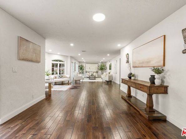 828 S Sunset Canyon Drive, Burbank CA 91501