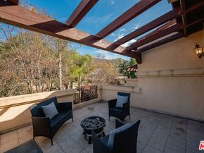 828 S Sunset Canyon Drive, Burbank CA 91501