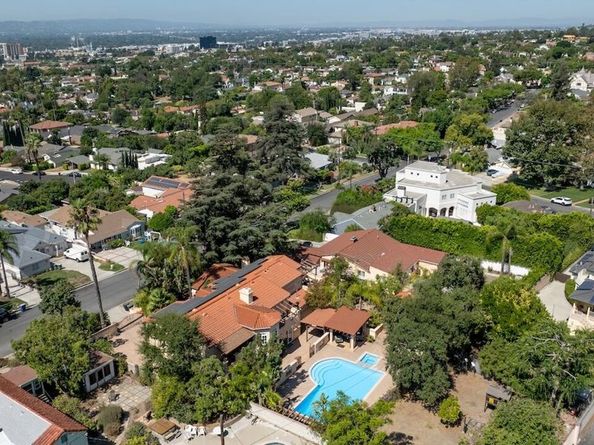 828 S Sunset Canyon Drive, Burbank CA 91501