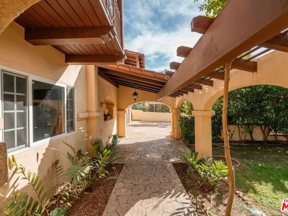 828 S Sunset Canyon Drive, Burbank CA 91501