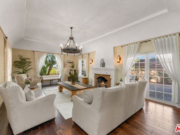 828 S Sunset Canyon Drive, Burbank CA 91501