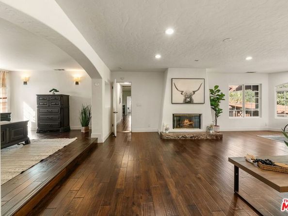 828 S Sunset Canyon Drive, Burbank CA 91501