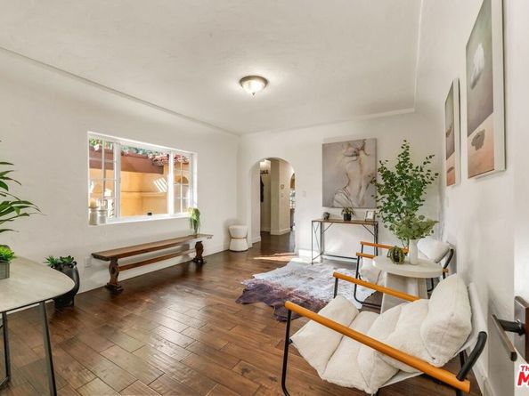 828 S Sunset Canyon Drive, Burbank CA 91501