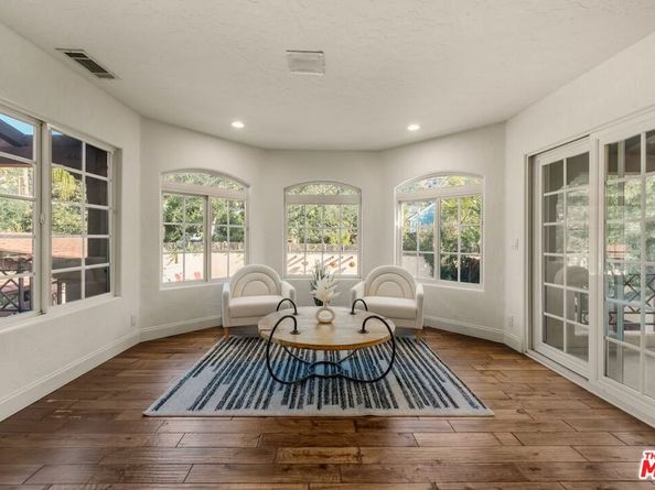 828 S Sunset Canyon Drive, Burbank CA 91501