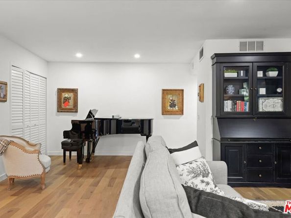 7250 Franklin Avenue 101, Los Angeles CA 90046