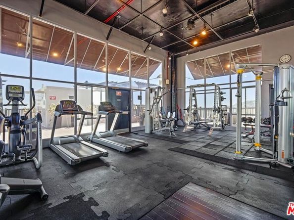 7250 Franklin Avenue 101, Los Angeles CA 90046