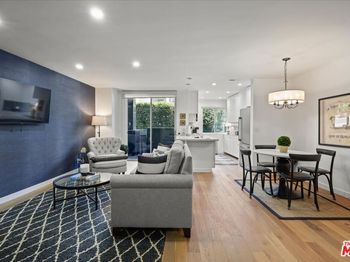 7250 Franklin Avenue