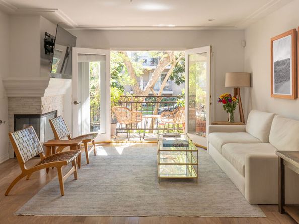 146 S Clark Drive 101, West Hollywood CA 90048