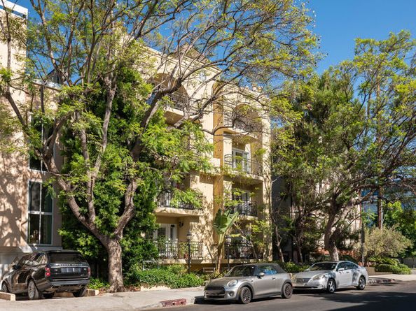 146 S Clark Drive 101, West Hollywood CA 90048