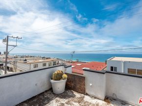 3204 Crest Drive, Manhattan Beach CA 90266