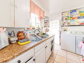 1618 S Burnside Avenue, Los Angeles CA 90019